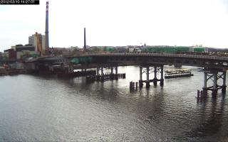 142701_048048256.jpg