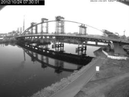 073001_826354112.jpg