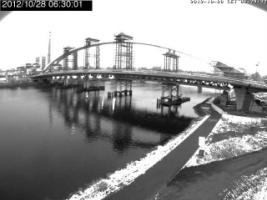063001_789411384.jpg